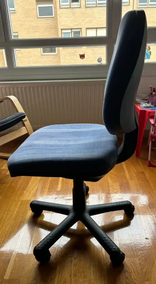 Silla de escritorio azul y negra