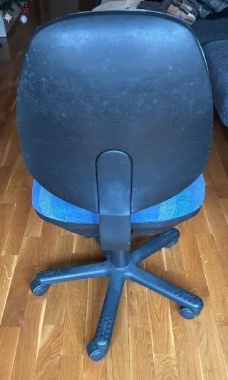 Silla de escritorio azul y negra
