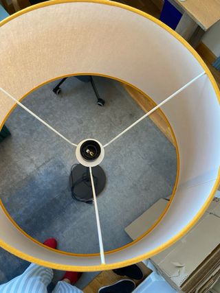 Lámpara de pie IKEA negra-mostaza 130-150 cm