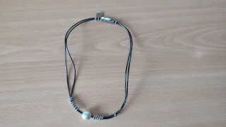 Collar tiras negras con perla y aros