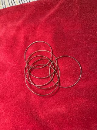 Pulseras estilo 2000 doradas y plateadas