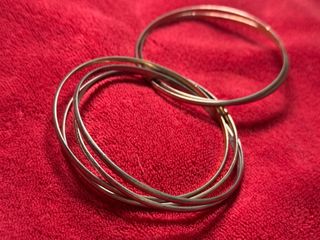 Pulseras estilo 2000 doradas y plateadas