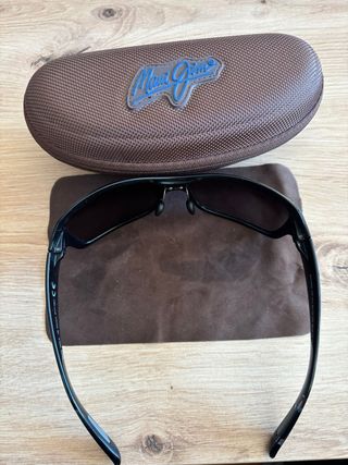 Gafas de sol Maui Jim negras y marrones