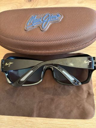Gafas de sol Maui Jim negras y marrones