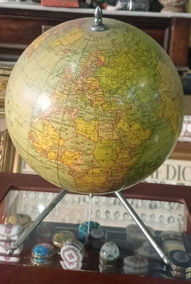 Globo terráqueo antiguo