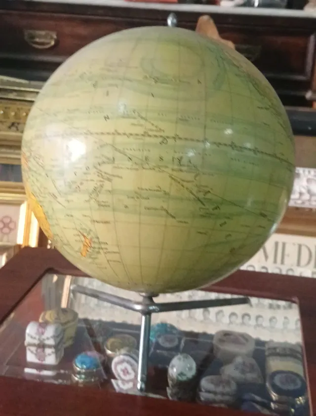 Globo terráqueo antiguo