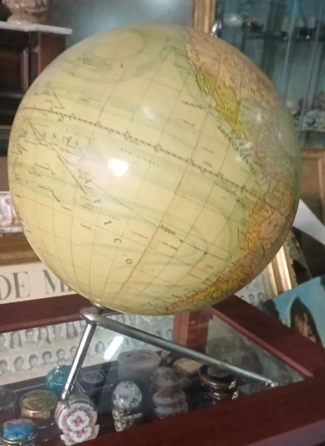 Globo terráqueo antiguo