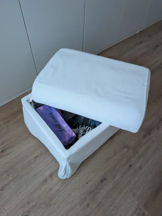 Reposapiés de tela blanco con almacenaje