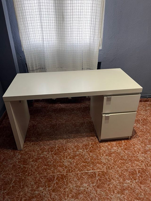 2 UNIDADES DE ESCRITORIOS IKEA MALM BLANCOS