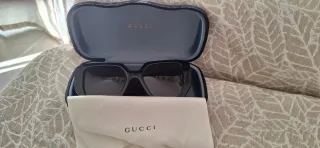 Gafas de sol Gucci negras y grises