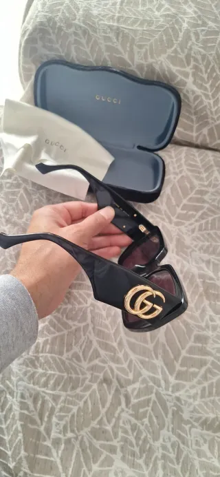 Gafas de sol Gucci negras y grises