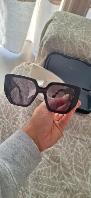 Gafas de sol Gucci negras y grises