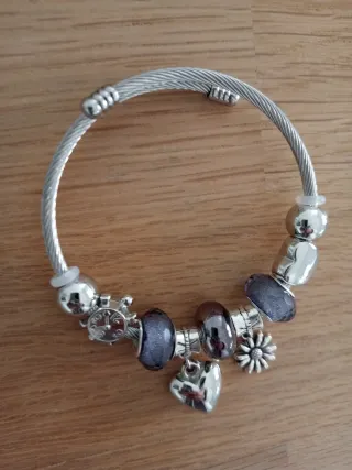 Pulsera ajustable con charms