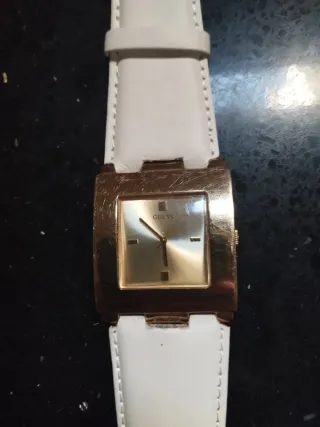 Reloj Guess Mujer Dorado y Blanco