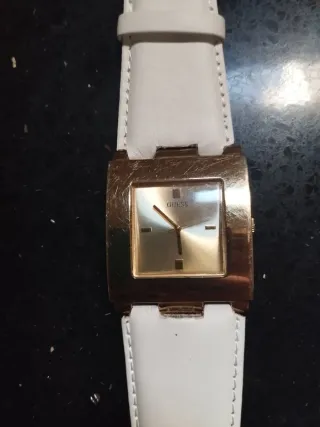 Reloj Guess Mujer Dorado y Blanco