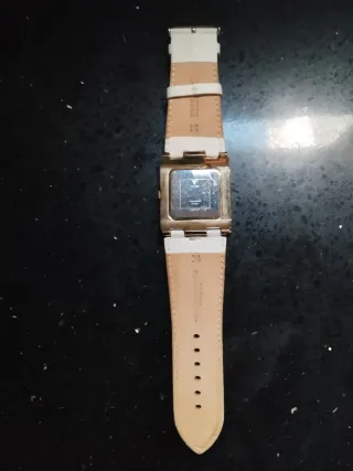 Reloj Guess Mujer Dorado y Blanco