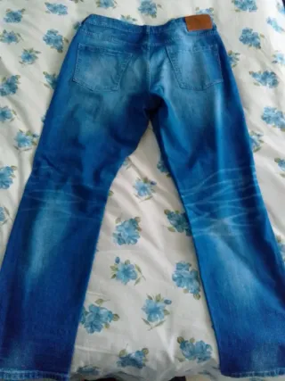 Jeans strappati blu uomo
