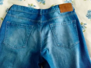 Jeans strappati blu uomo