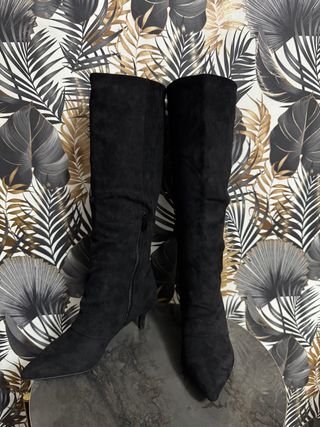 Stivali neri in camoscio