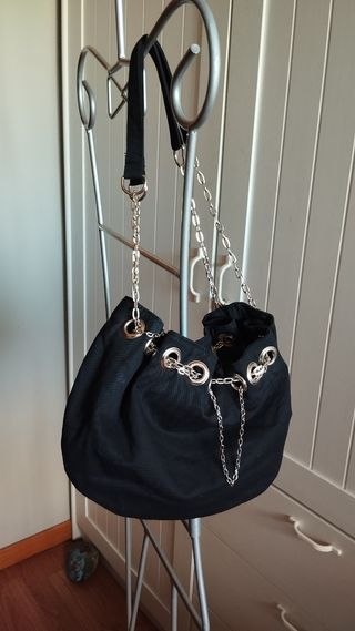 Bolso de fiesta negro con cadena