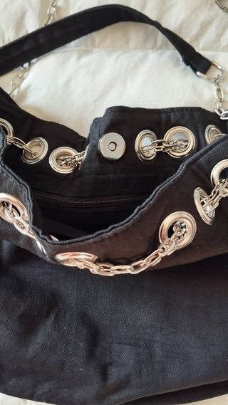 Bolso de fiesta negro con cadena