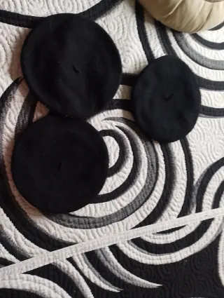 Lote 2 boinas negras