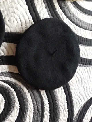 Lote 2 boinas negras