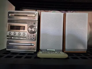 Mini cadena Kenwood CD/Radio/ cassette