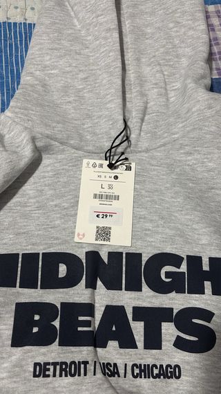 Sudadera Gris Midnight Beats es de esta temporada