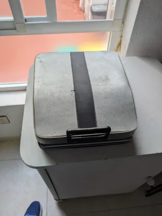 Máquina de escribir Olivetti Lettera DL