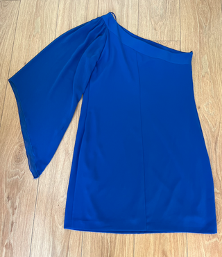 Vestido fiesta corto asimétrico azul