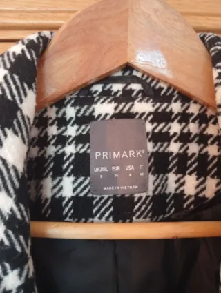 Abrigo Primark cuadros blanco y negro