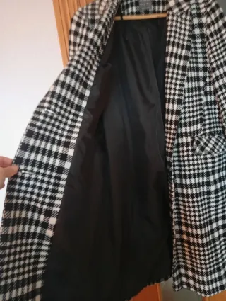 Abrigo Primark cuadros blanco y negro