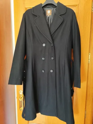 Elegante abrigo recto negro