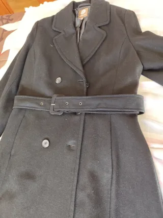 Elegante abrigo recto negro