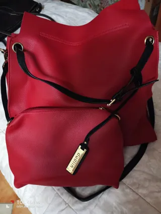 Borsa rossa con borsello