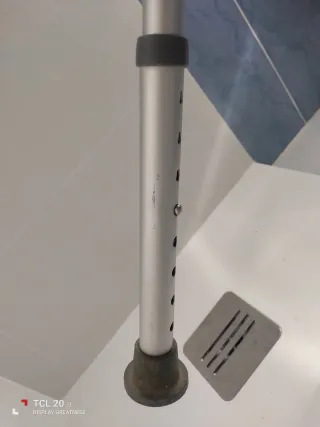 Silla de ducha con respaldo blanca