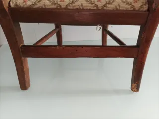 Butaca infantil antigua de madera