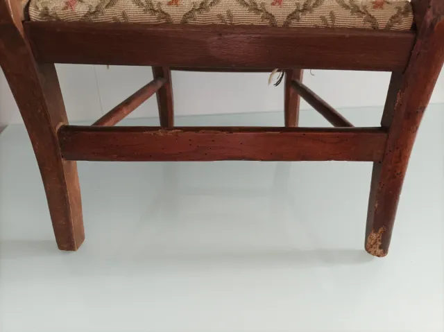 Butaca infantil antigua de madera