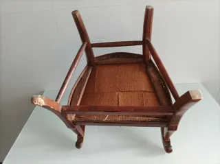 Butaca infantil antigua de madera