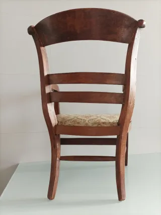 Butaca infantil antigua de madera
