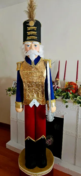 Cascanueces Gigante Hecho a Mano