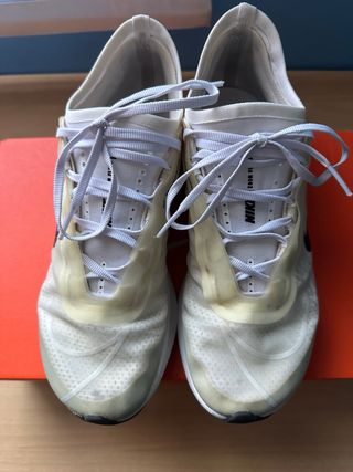 Zapatillas Nike Running Blancas y Negras