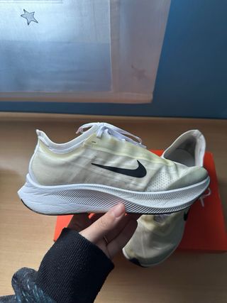 Zapatillas Nike Running Blancas y Negras