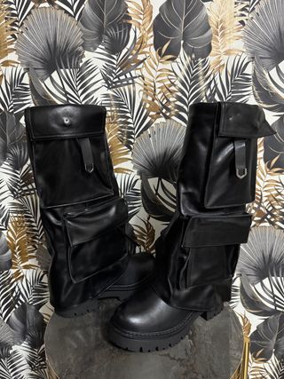 Stivali neri con tasche