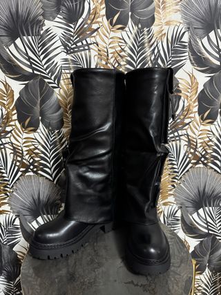 Stivali neri con tasche