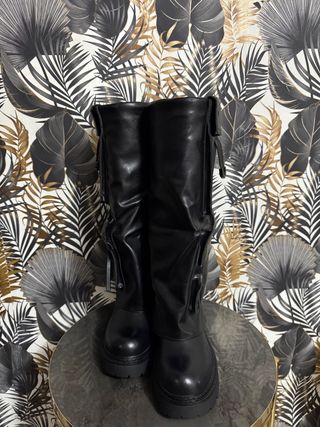 Stivali neri con tasche