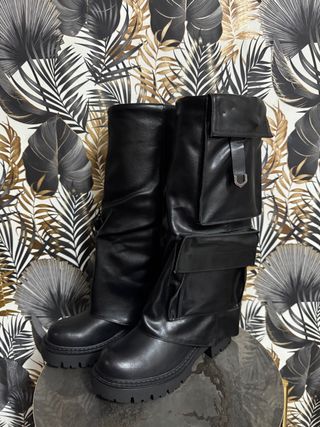 Stivali neri con tasche