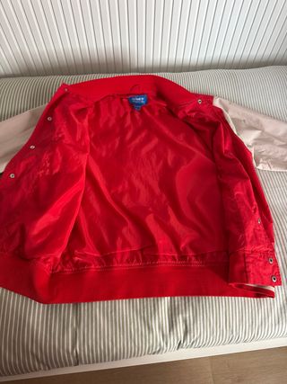 Chaqueta Adidas Originals Roja y Beige