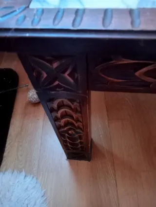 Mesa auxiliar madera y mármol estilo años 70